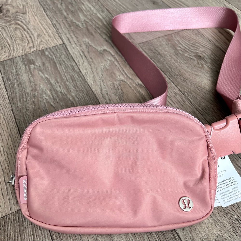 NWT Lululemon Everywhere Belt Bag